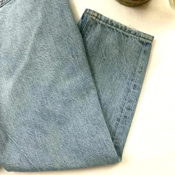 American Eagle High Rise Mom Light Wash Fade Distress Ankle Jean Size 2 X-Short - Picture 11 of 15